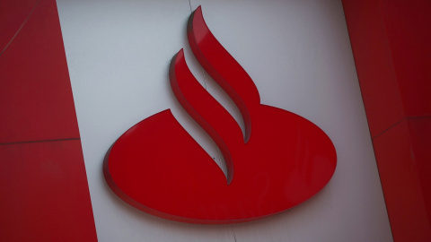 El logo del Banco Santander en una de sus sucursales en Ciudad de Mexico. REUTERS/Edgard Garrido