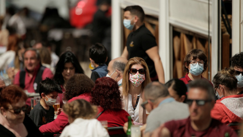 Personas en un bar este fin de semana