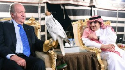 El rey Juan Carlos I fraguó su fortuna con la venta de armas a países árabes junto a Colón de Carvajal y Khashoggi