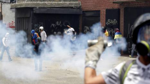 Enfrentamientos en las protestas opositoras en Caracas /EUROPA PRESS