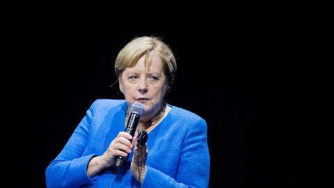 Angela Merkel durante la conferencia con Chimamanda Ngozi / Reuters

