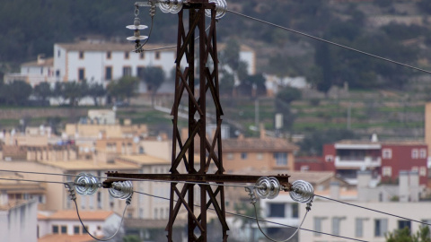 23/12/2021.- Imagen de archivo de una torre eléctrica. EFE/Cati Cladera