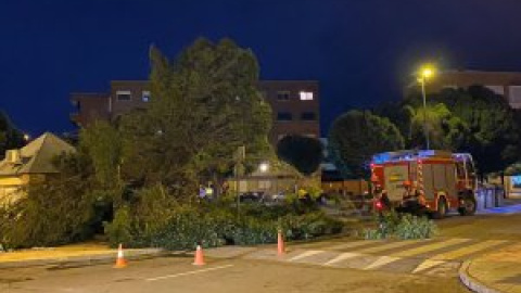 Una intensa tormenta en Alcázar de San Juan derriba la pared de Urgencias del Hospital Mancha Centro