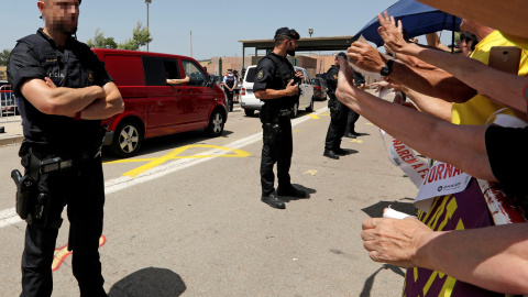 26/06/2019.- Los siete presos independentistas varones han ingresado en la cárcel de Lledoners a la que han sido trasladados una vez a quedado visto para sentencia el juicio del procés'. / EFE - SUSANA SAÉZ