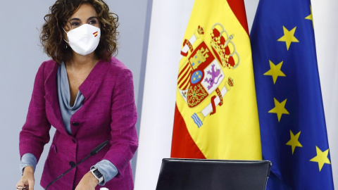 La ministra de Hacienda, María Jesús Montero durante la rueda de prensa tras el Consejo de Ministros celebrada en el Palacio de la Moncloa este martes tras la aprobación del proyecto de Ley de Presupuestos Generales del Estado de 2021.