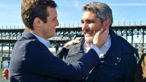 El presidente del PP, Pablo Casado, con el exdiputado por Huelva, Juan José Cortes. Fuente: PP