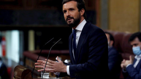 El líder del PP, Pablo Casado, durante su intervención en el pleno del Congreso que este jueves debate y vota la prórroga del estado de alarma durante seis meses.