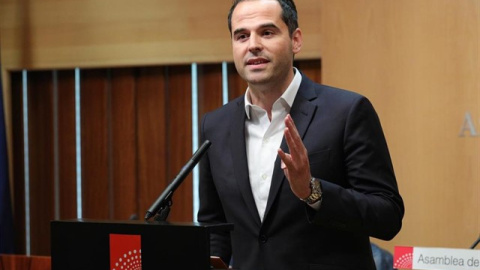 El portavoz de Ciudadanos en la Asamblea de Madrid, Ignacio Aguado, en rueda de prensa./ Jesús Hellín (Europa Press)