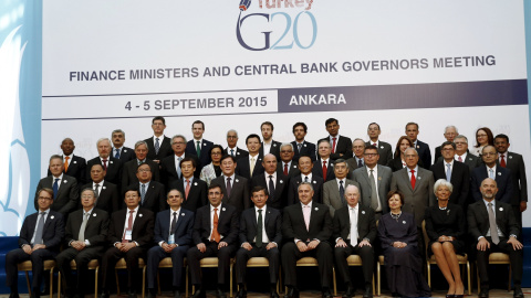 Foto de familia de los ministros de Finanzas y de los gobernadores de los bancos centrales de los países del G-20, en su reunión en Ankara (Turquía). REUTERS/Umit Bektas