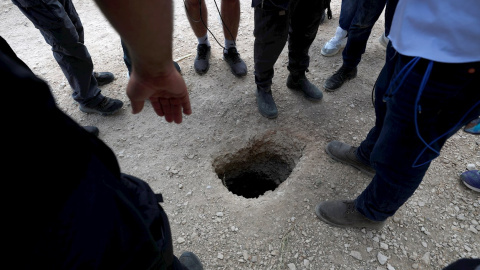 Agujero del túnel excavado por los encarcelados para escapar de la prisión de Gilboa, en el norte de Israel, el 6 de septiembre de 2021.