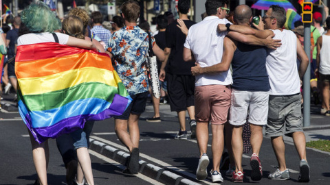 Celebración del día del orgullo LGTBI en las calles de Barcelona. QUIQUE GARCIA (EFE)