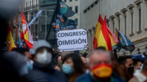 Negacionistas de ultraderecha apoyaron las protestas de grupos radicales de la Policía en defensa de la ley Mordaza