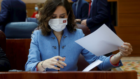 La presidenta de la Comunidad de Madrid, Isabel Díaz Ayuso durante el Pleno de la Asamblea de Madrid celebrado este jueves. - Juan Carlos Hidalgo / EFE