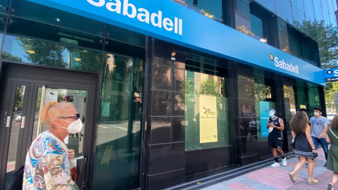 Una oficina del Banco Sabadell en Madrid. E.P./Eduardo Parra