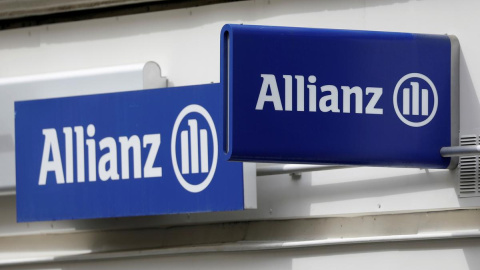 El logo de Allianz, en un edificio de París.  REUTERS/Charles Platiau