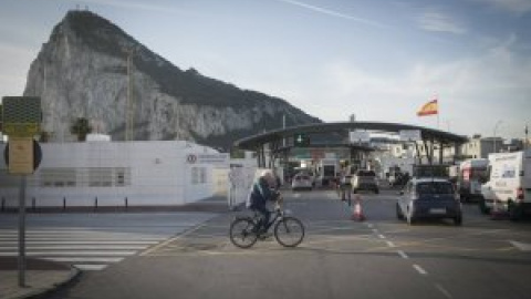 La UE pide negociar con Reino Unido el fin de la Verja en Gibraltar