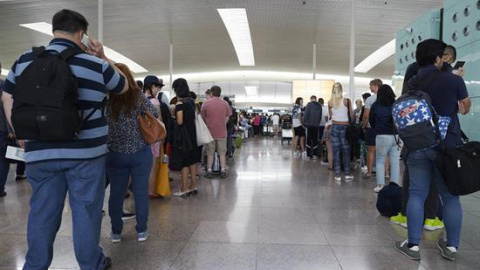 Cues als controls de seguretat del Prat. EFE/Alejandro García