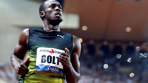 El atleta jamaicano Usain Bolt corriendo los 100 metros en la IAAF Diamond League Herculis en Monaco /REUTERS (Eric Gaillard)