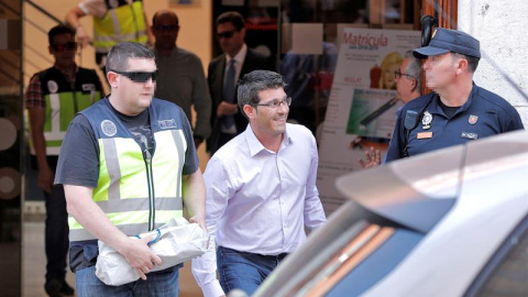 El presidente de la diputación de Valencia, Jorge Rodríguez, tras un registro en Ontinynet este miércoles. EFE/Manuel Bruque