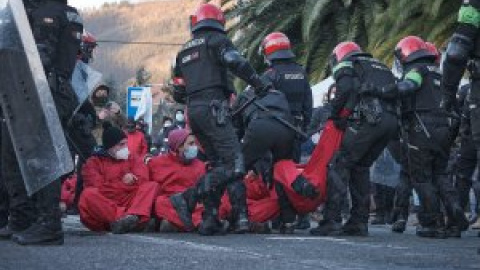 Balas de foam, detenciones y porrazos: el Gobierno Vasco apuesta por la represión ante la histórica huelga de Tubacex