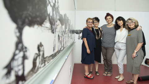 Marianne Hirsch con las artistas Silvina Der Meguerditchian, Mirta Kupferminc, Susan Meiselas, Lorie Novak, Deborah Willis e Isin Onol en el proyecto Women Mobilizing Memory. Foto: Ignacio Izquierdo