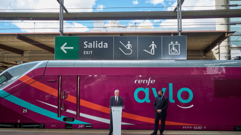 17/01/22-El presidente de Renfe, Isaías Taboas, y el ex-ministro de Transportes, Movilidad y Agenda Urbana, José Luis Ábalos, en la presentación de los servicios comerciales de AVLO, en la Estación Madrid-Puerta de Atocha, a 23 de junio de 2021, en M