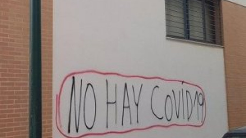 Detenido en Málaga tras realizar más de un centenar de pintadas negacionistas de la covid en varios edificios de la ciudad