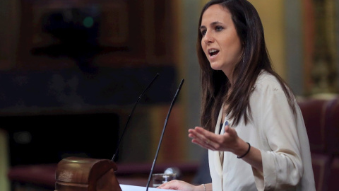 La ministras de Derechos Sociales, Ione Belarra, durante su intervención en el pleno del Congreso que aprueba este jueves de forma definitiva la ley de protección integral a la infancia y la adolescencia frente a la violencia.