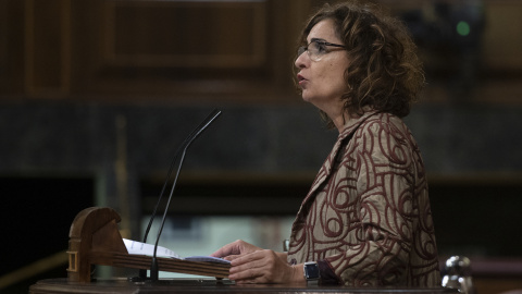 La ministra de Hacienda, María Jesús Montero este martes en el pleno del Congreso