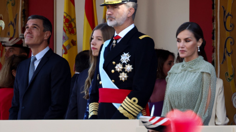 El presidente del Gobierno, Pedro Sánchez; la Infanta Sofía; el rey Felipe VI y la Reina Letizia, durante los actos del 12 de octubre en Madrid.