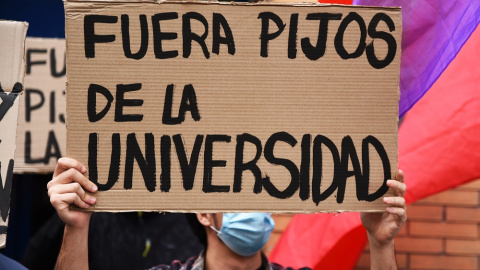 Concentración del sindicato 'Estudiantes en Lucha' frente a la Galileo Galilei de Valencia