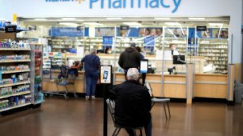 CVS, Walgreens y Walmart acuerdan pagar 13.800 millones por la crisis de los opioides en EEUU