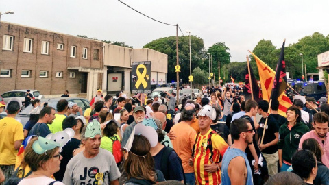 Protesta contra la presència del rei a les comarques gironines, on aquest dijous lliura els premis de la Fundació Princesa de Girona / CDR Palafrugell.