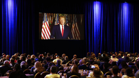 El expresidente de los Estados Unidos, Donald Trump, interviene por videoconferencia durante la Reunión Anual de Liderazgo de la Coalición Judía Republicana de 2022 en Las Vegas el 19 de noviembre de 2022.