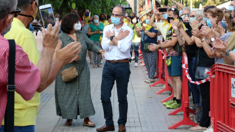 Jordi Turull quan va ser rebut al seu municipi, Parets del Vallès, després de rebre el tercer grau. ACN