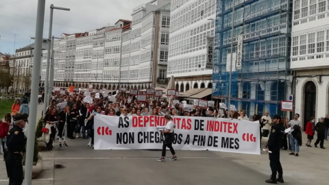 22/11/22 Imagen de la protesta de trabajadoras de Inditex el pasado 6 de noviembre frente a la dársena de A Coruña.