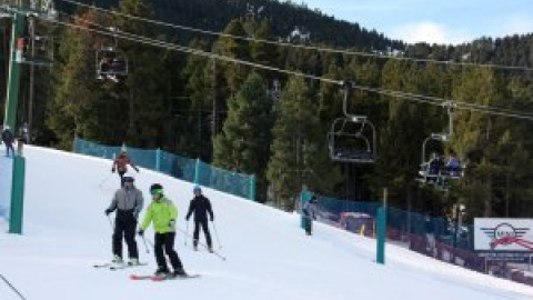 La neu cobreix les estacions d'esquí del Pirineu: quan preveuen obrir?