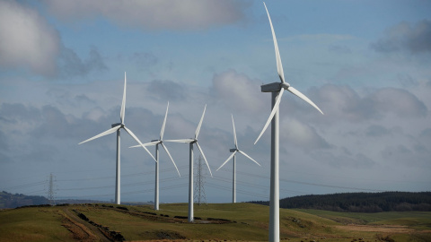 Aerogeneradores en un parque de energía eólica en Gales. REUTERS/Matthew Childs