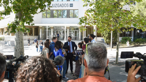 El presidente de Iustitia Europea, Luis María Pardo, a su salida de los juzgados de Plaza de Castilla tras declarar contra Begoña Gómez en calidad de acusación popular, a 9 de septiembre de 2024.