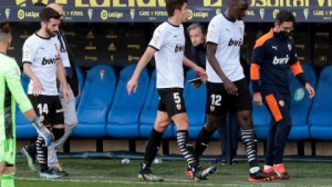 El Valencia abandona unos minutos su partido de Liga tras denunciar insultos racistas a un jugador