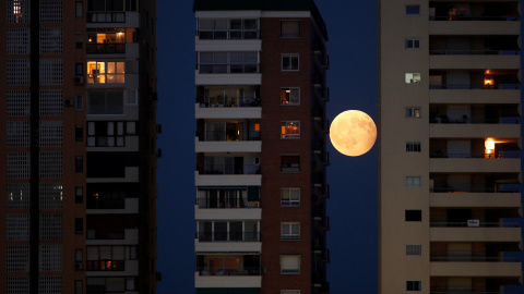 El eclipse de luna desde Málaga. Jon Nazca / REUTERS