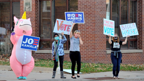 Seguidores de Joe Biden y Kamala Harris en St. Paul, Minnesota.