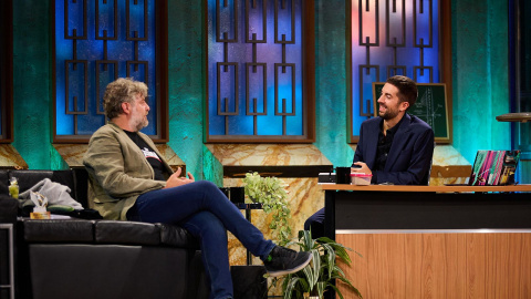 David Broncano, durante el cuarto programa de 'La Revuelta', junto al cómico Raúl Cimas.