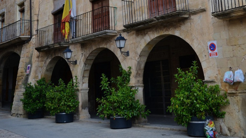 Fachada del Ayuntamiento de Batea,Tarragona / Cedida