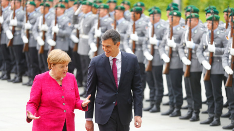 La canciller alemana Angela Merkel y el presidente español Pedro Sánchez. / REUTERS