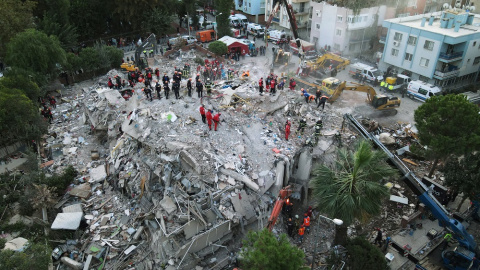 Edificio de Turquía derrumbado por un seísmo.