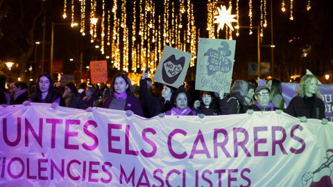 25/11/2022 - Imatge de la manifestació d'aquest 25N de 2022 a Barcelona, que ha reunit 3.000 persones.