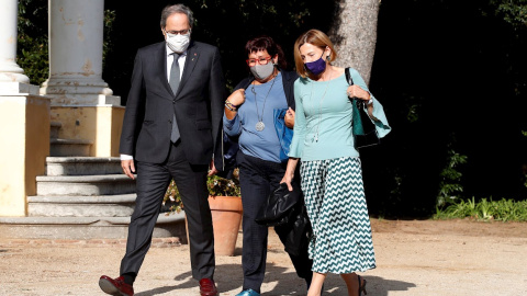 El expresidente de la Generalitat, Quim Tora se ha reunido este martes en el Palau de Pedralbes de Barcelona con la expresidenta del Parlament, Carme Forcadell (d) y la exconsellera Dolors Bassa (c), ambas en prisión en tercer grado. EFE/Toni Albir