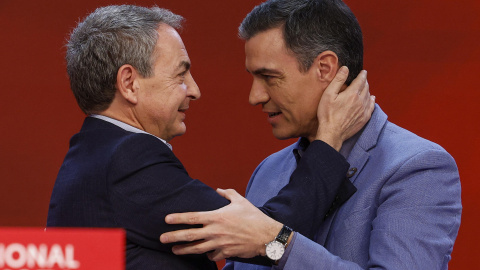 El expresidente del Gobierno, José Luis Rodríguez Zapatero, junto a Pedro Sánchez este domingo en Madrid.