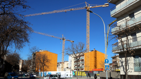 Una imatge d'un bloc en construcció a Girona.